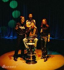 亲密2001在线观看,穿越时空的浪漫邂逅  第3张